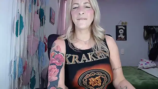 yulieth anamar online show from 01-02-25, 10:11