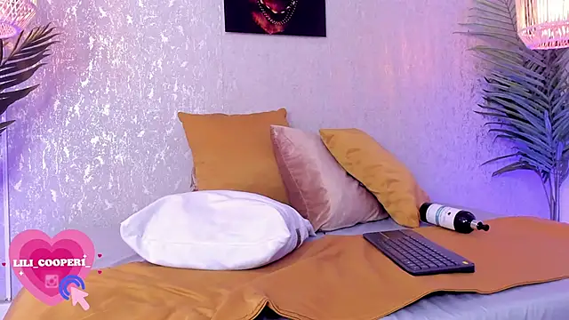 lilicooper  online show from 12-08-24, 10:36