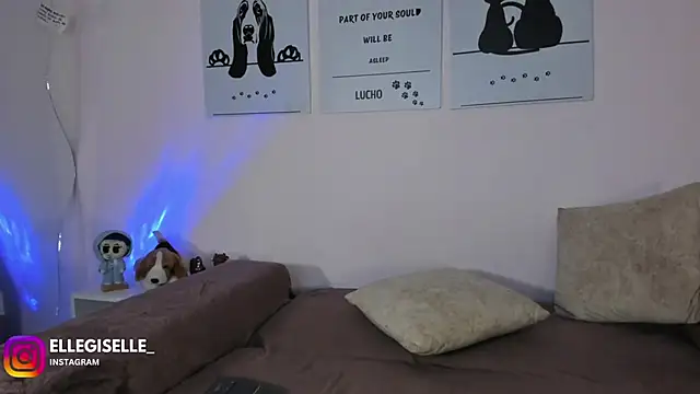 ElleGisellee online show from 09-29-25, 03:33