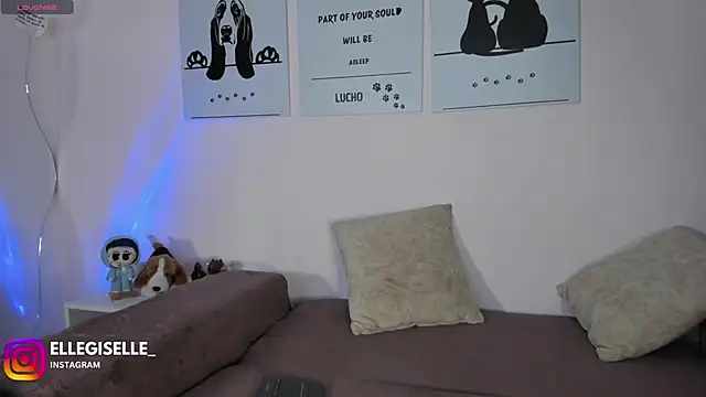 ElleGisellee online show from 10-14-25, 02:23