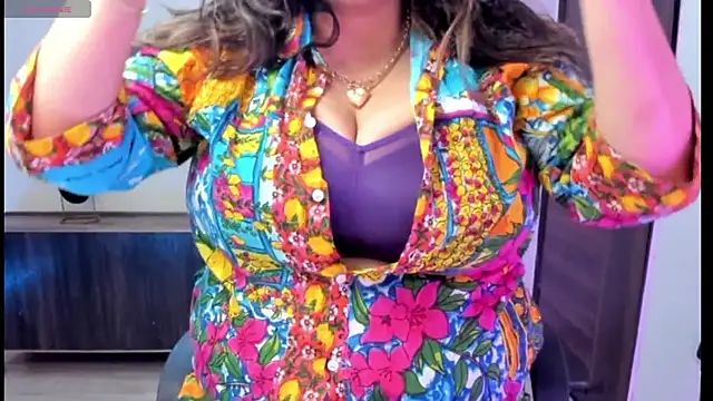 Snapshot of Gulabi_Queen chatting on 03-22-25, 11:00 Gulabi Queen online show from 03-22-25, 11:00