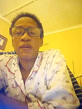Snapshot of bustybillies chatting on 05-06-26, 01:14 bustybillies online show from 05-06-26, 01:14