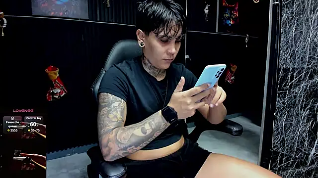 ZhoeStrong online show from 12-15-25, 10:36