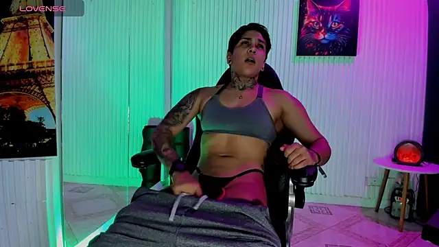 ZhoeStrong online show from 05-13-26, 01:47