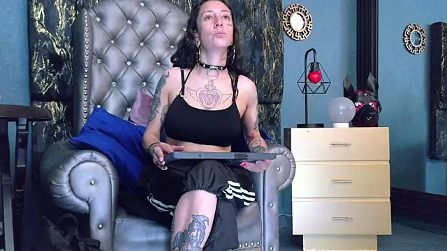 Snapshot of LusstCruella chatting on 04-06-26, 12:17 LusstCruella online show from 04-06-26, 12:17