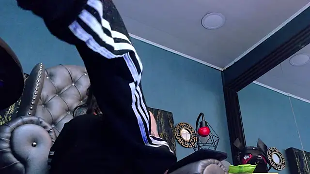 Snapshot of LusstCruella chatting on 04-16-26, 09:39 LusstCruella online show from 04-16-26, 09:39