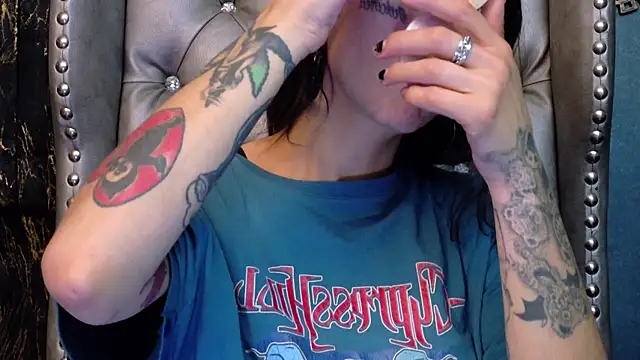 Snapshot of LusstCruella chatting on 05-13-26, 12:35 LusstCruella online show from 05-13-26, 12:35