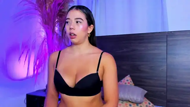 Snapshot of Martina_Miiller chatting on 02-01-25, 12:58 Martina Miiller online show from 02-01-25, 12:58