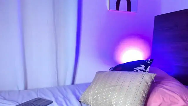 Snapshot of Martina_Miiller chatting on 03-18-25, 04:48 Martina Miiller online show from 03-18-25, 04:48