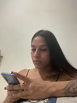 Snapshot of Emiily_Miller chatting on 12-15-24, 06:18 Emiily Miller online show from 12-15-24, 06:18