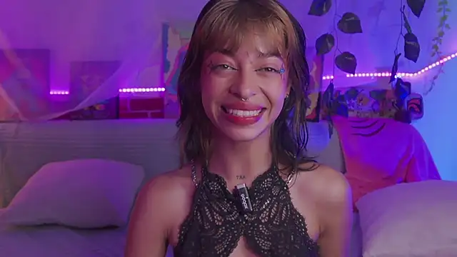 Snapshot of Kitty_arts chatting on 01-16-25, 10:44 Kitty arts online show from 01-16-25, 10:44