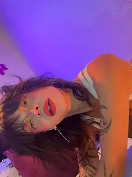 Snapshot of Kitty_arts chatting on 10-19-25, 05:35 Kitty arts online show from 10-19-25, 05:35