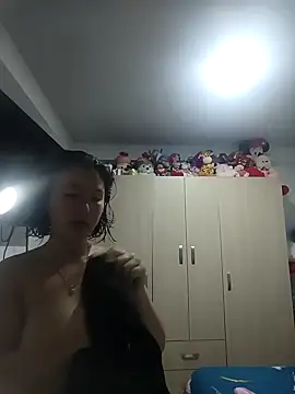 Snapshot of kendaall_jenner_ chatting on 12-18-24, 06:46 kendaall jenner online show from 12-18-24, 06:46