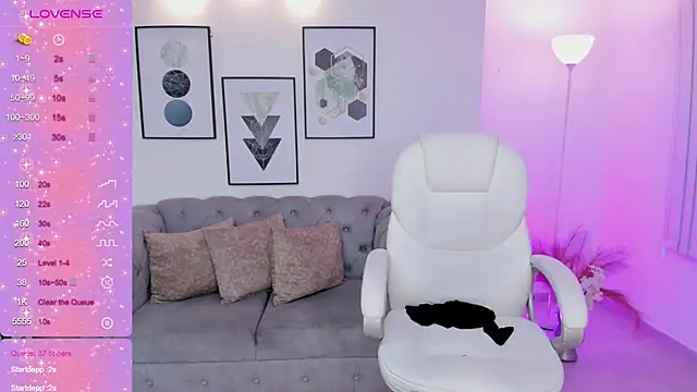 Snapshot of kendaall_jenner_ chatting on 12-24-24, 06:55 kendaall jenner online show from 12-24-24, 06:55