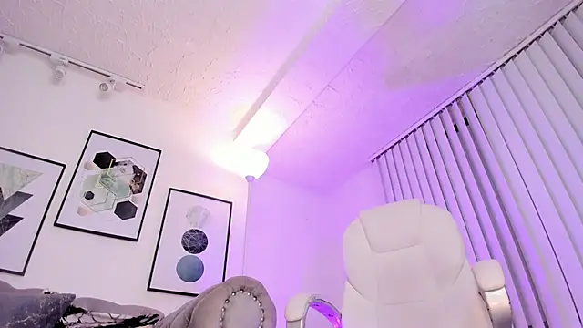 Snapshot of kendaall_jenner_ chatting on 01-24-25, 10:11 kendaall jenner online show from 01-24-25, 10:11