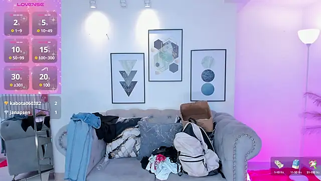 Snapshot of kendaall_jenner_ chatting on 03-17-25, 08:18 kendaall jenner online show from 03-17-25, 08:18