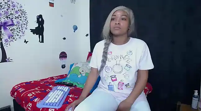 Snapshot of katty_ebonny chatting on 03-14-25, 04:10 katty ebonny online show from 03-14-25, 04:10