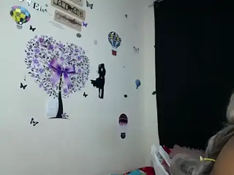 Snapshot of katty_ebonny chatting on 03-16-25, 03:47 katty ebonny online show from 03-16-25, 03:47