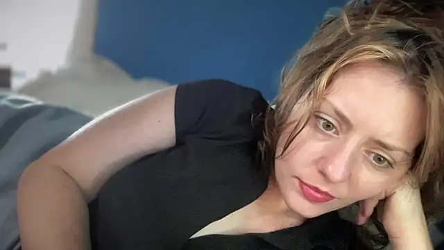 Snapshot of SkarlettRose96 chatting on 09-17-25, 02:19 SkarlettRose96 online show from 09-17-25, 02:19