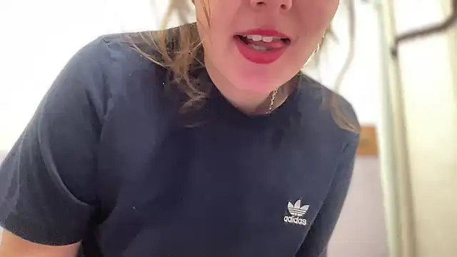 Snapshot of SkarlettRose96 chatting on 10-03-25, 02:03 SkarlettRose96 online show from 10-03-25, 02:03