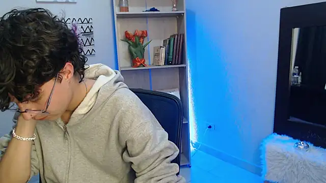 Jeam hot online show from 01-14-25, 01:36