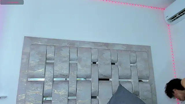 manu vera online show from 02-20-25, 04:03