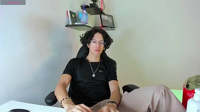 manu vera online show from 10-18-25, 02:58