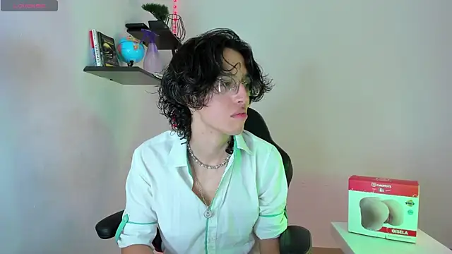 manu vera online show from 10-19-25, 02:45