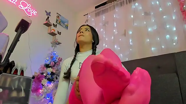 Alaia Love77 online show from 12-16-24, 01:10