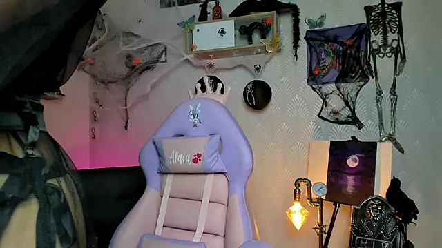 Alaia Love77 online show from 10-15-25, 03:34