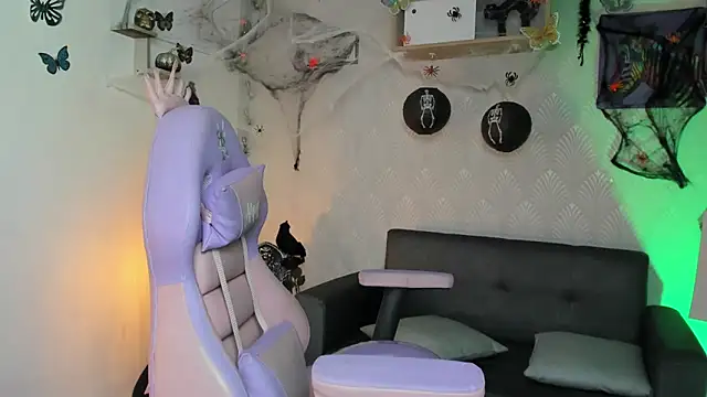 Alaia Love77 online show from 10-19-25, 11:05