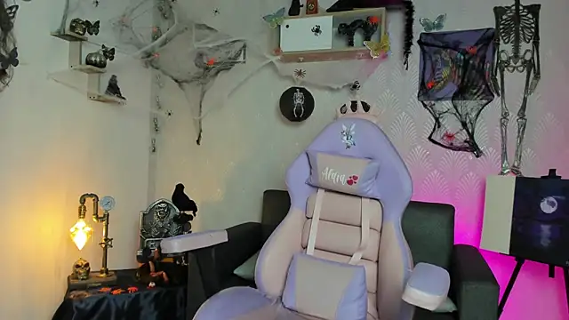 Alaia Love77 online show from 10-28-25, 10:12