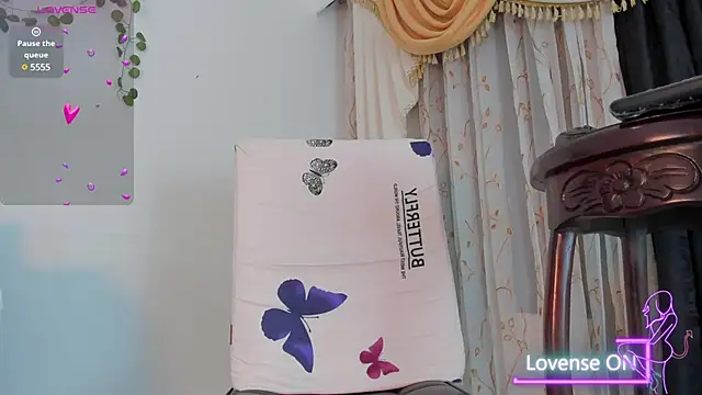 Snapshot of saskia_secret chatting on 02-22-25, 08:42 saskia secret online show from 02-22-25, 08:42