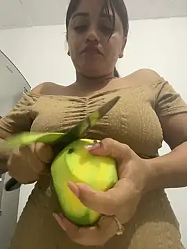 Snapshot of perlita05 chatting on 01-19-25, 01:21 perlita05 online show from 01-19-25, 01:21