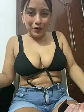 Snapshot of perlita05 chatting on 02-13-25, 02:34 perlita05 online show from 02-13-25, 02:34