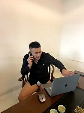 Snapshot of ShaoZian_1 chatting on 10-16-25, 05:52 ShaoZian 1 online show from 10-16-25, 05:52