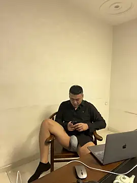 Snapshot of ShaoZian_1 chatting on 10-20-25, 11:43 ShaoZian 1 online show from 10-20-25, 11:43