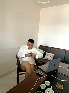 Snapshot of ShaoZian_1 chatting on 10-24-25, 03:47 ShaoZian 1 online show from 10-24-25, 03:47