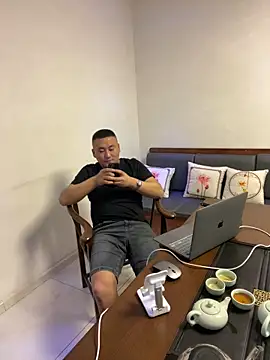 Snapshot of ShaoZian_1 chatting on 10-26-25, 04:13 ShaoZian 1 online show from 10-26-25, 04:13