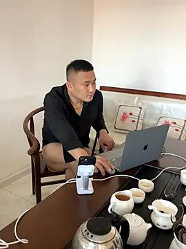 Snapshot of ShaoZian_1 chatting on 10-31-25, 04:02 ShaoZian 1 online show from 10-31-25, 04:02