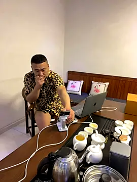 Snapshot of ShaoZian_1 chatting on 10-31-25, 05:36 ShaoZian 1 online show from 10-31-25, 05:36