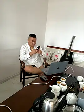 Snapshot of ShaoZian_1 chatting on 11-05-25, 05:18 ShaoZian 1 online show from 11-05-25, 05:18