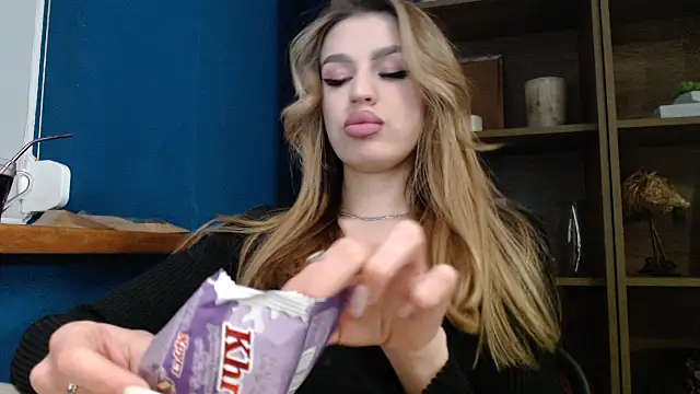 Snapshot of Your_Jessy chatting on 03-15-25, 05:37 Your Jessy online show from 03-15-25, 05:37