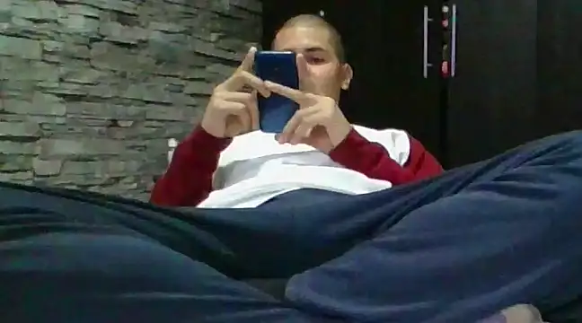 Snapshot of Sexylatin64 chatting on 02-25-25, 10:18 Sexylatin64 online show from 02-25-25, 10:18