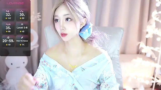 Snapshot of UUKiss_ chatting on 02-07-25, 03:19 UUKiss online show from 02-07-25, 03:19