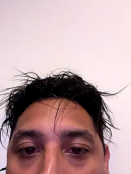 Snapshot of Alejandhz chatting on 10-19-25, 04:02 Alejandhz online show from 10-19-25, 04:02