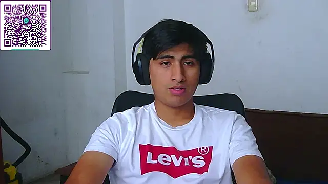 Snapshot of CzarPM chatting on 12-15-25, 07:40 CzarPM online show from 12-15-25, 07:40