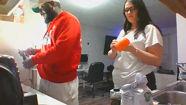 Stayinalive1992 online show from 12-31-24, 04:06