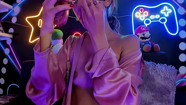 ParisFox  online show from 03-18-25, 08:15