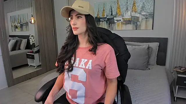 SaraGomez1 online show from 06-17-26, 01:34